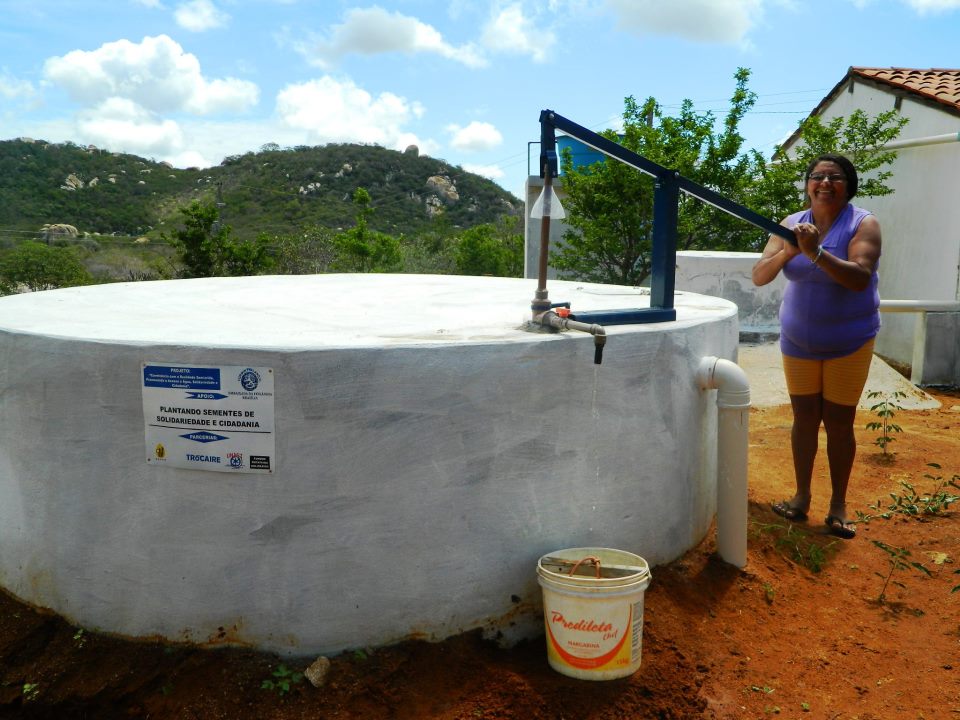 4 Implantacao de cisterna com sistema de boia na comunidade pedra d_agua Matureia.jpg